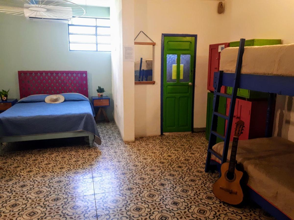 Hostel Candelaria Valladolid  Extérieur photo
