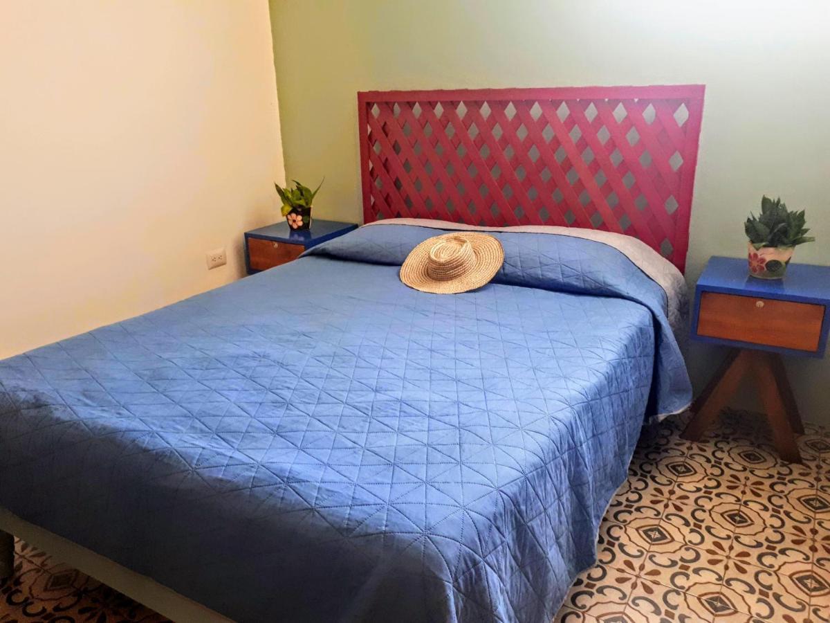 Hostel Candelaria Valladolid  Extérieur photo