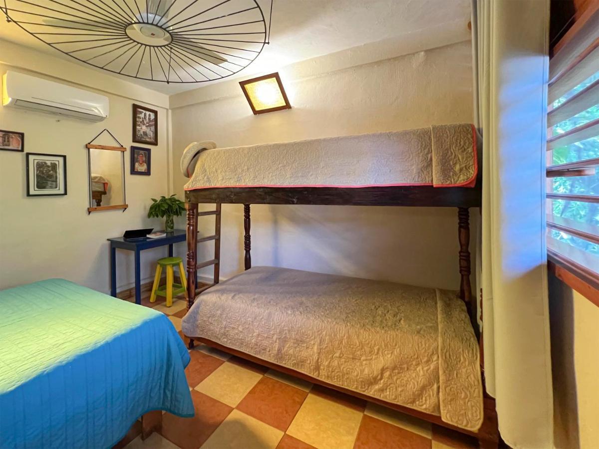 Hostel Candelaria Valladolid  Extérieur photo