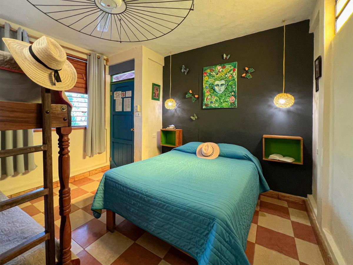 Hostel Candelaria Valladolid  Extérieur photo