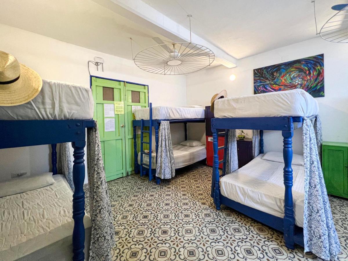 Hostel Candelaria Valladolid  Extérieur photo