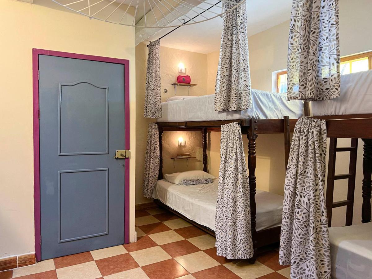 Hostel Candelaria Valladolid  Extérieur photo