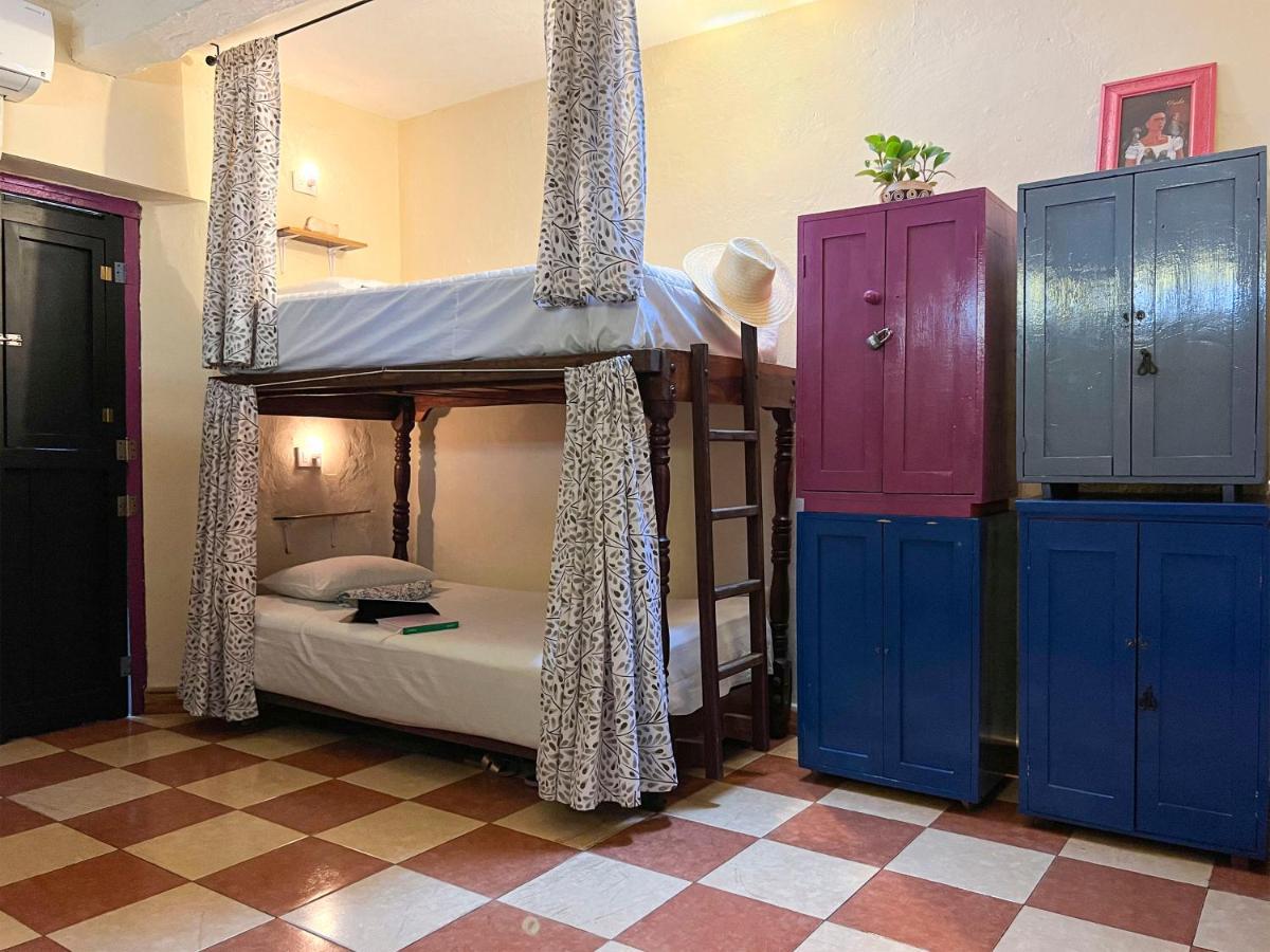 Hostel Candelaria Valladolid  Extérieur photo