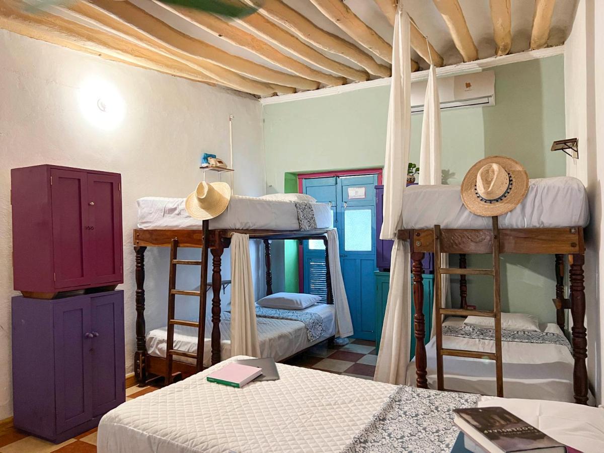Hostel Candelaria Valladolid  Extérieur photo
