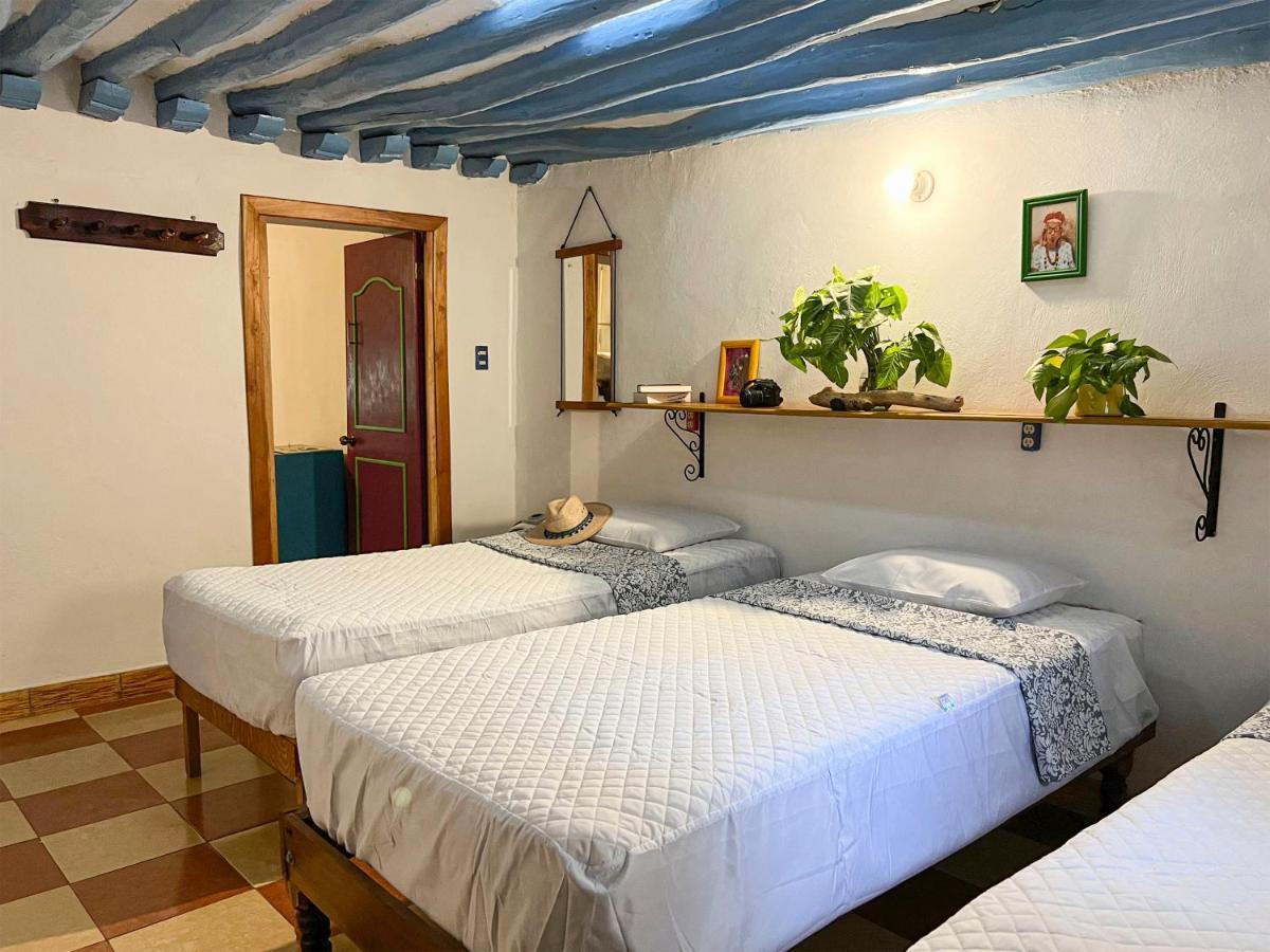 Hostel Candelaria Valladolid  Extérieur photo