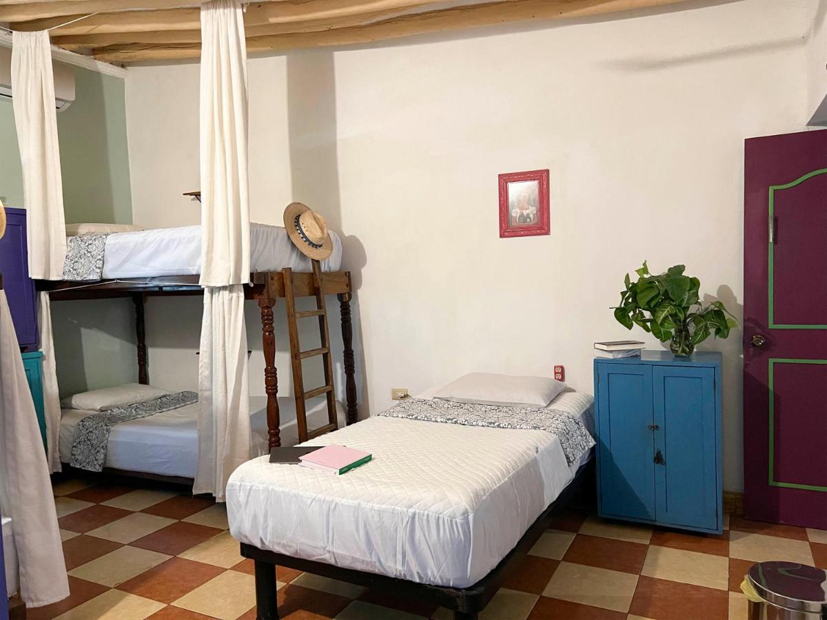 Hostel Candelaria Valladolid  Extérieur photo