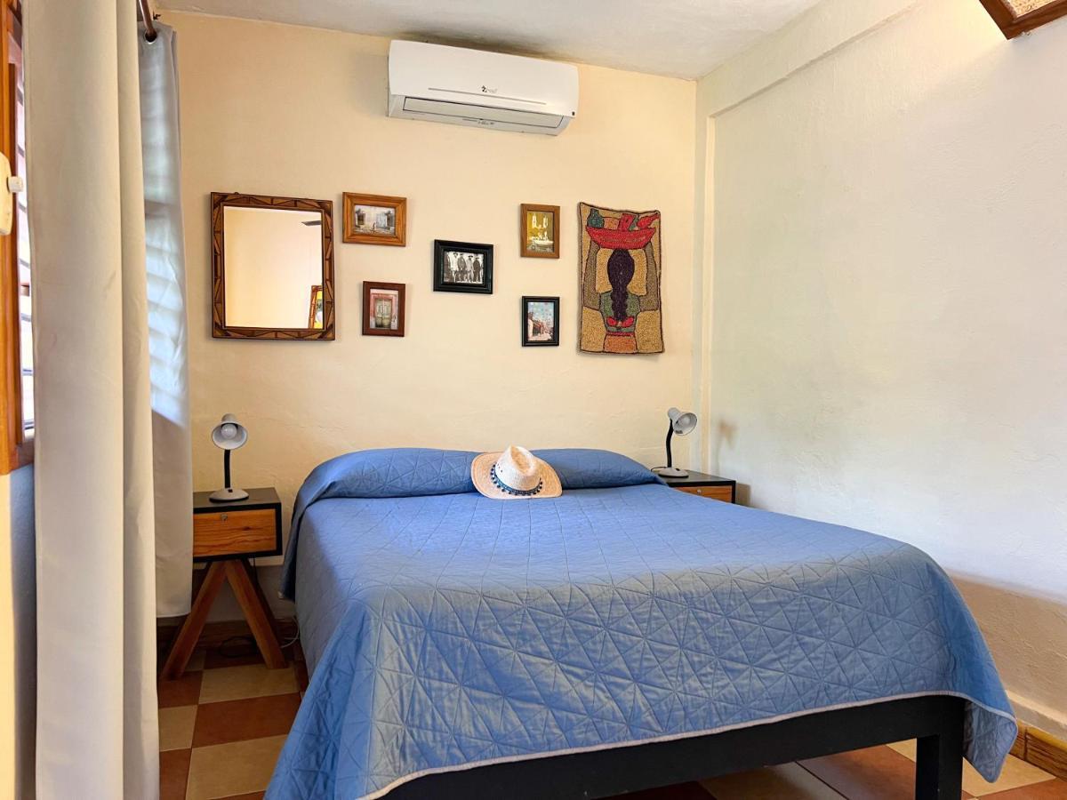 Hostel Candelaria Valladolid  Extérieur photo