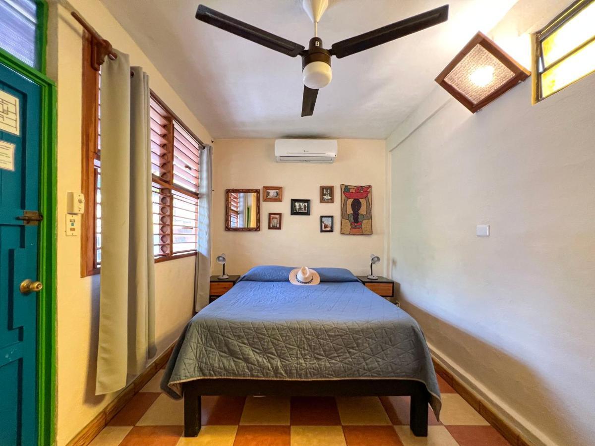 Hostel Candelaria Valladolid  Extérieur photo