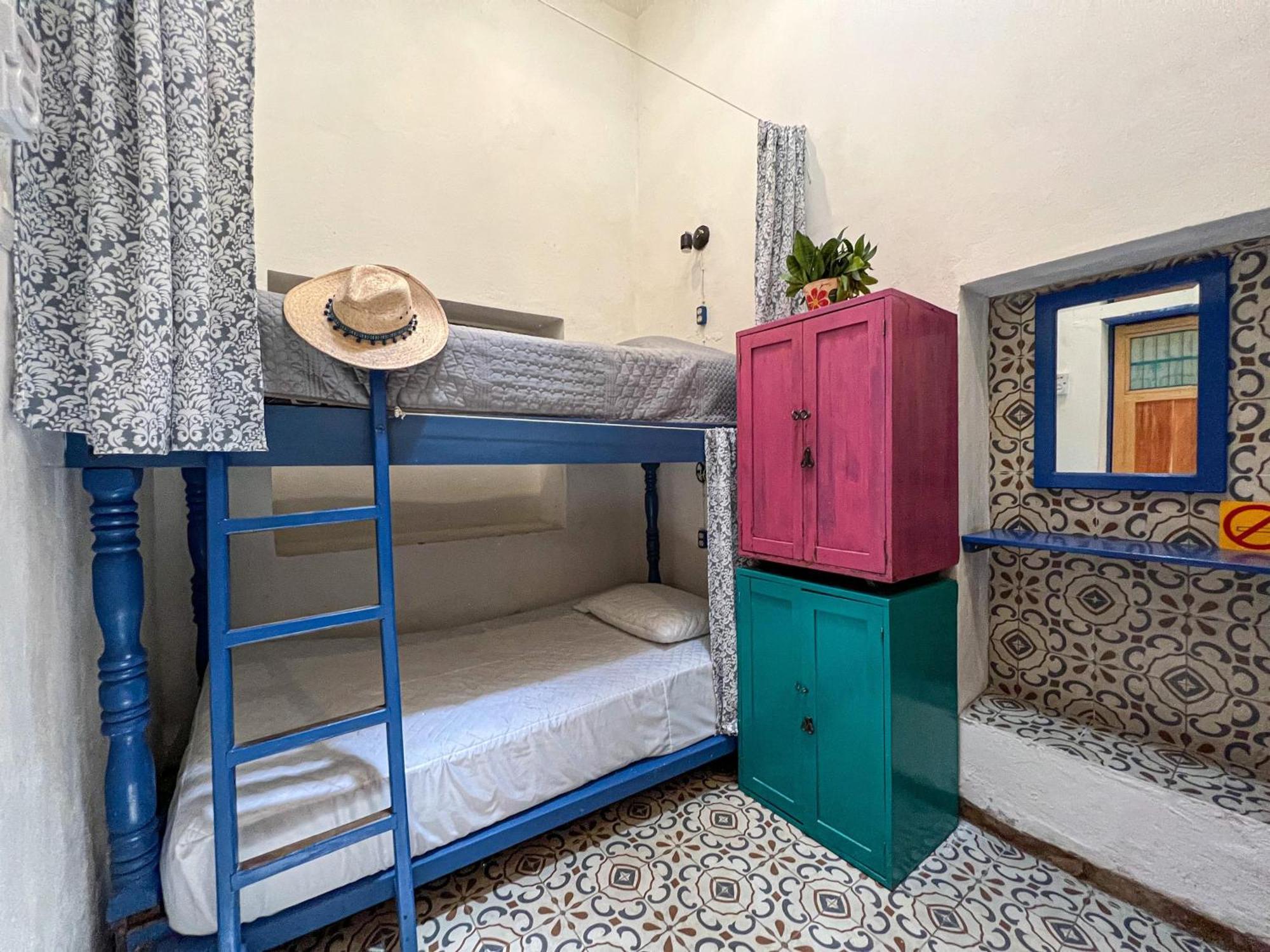 Hostel Candelaria Valladolid  Extérieur photo