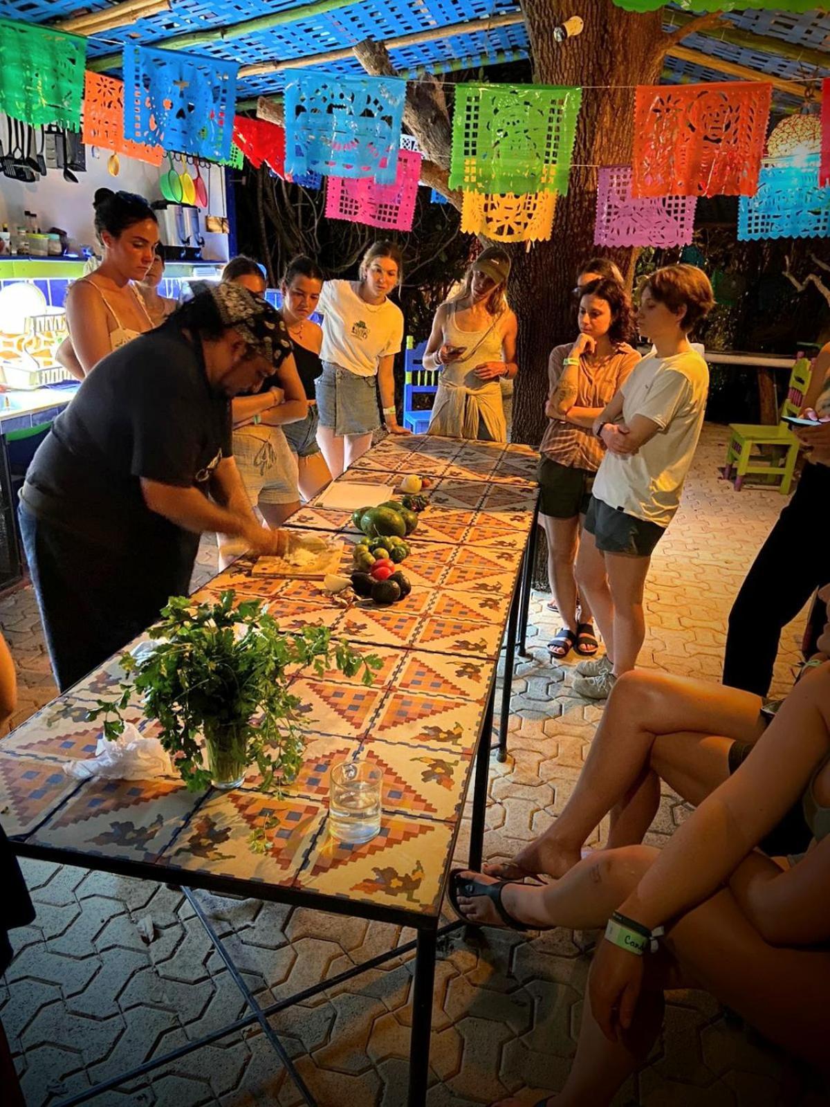 Hostel Candelaria Valladolid  Extérieur photo