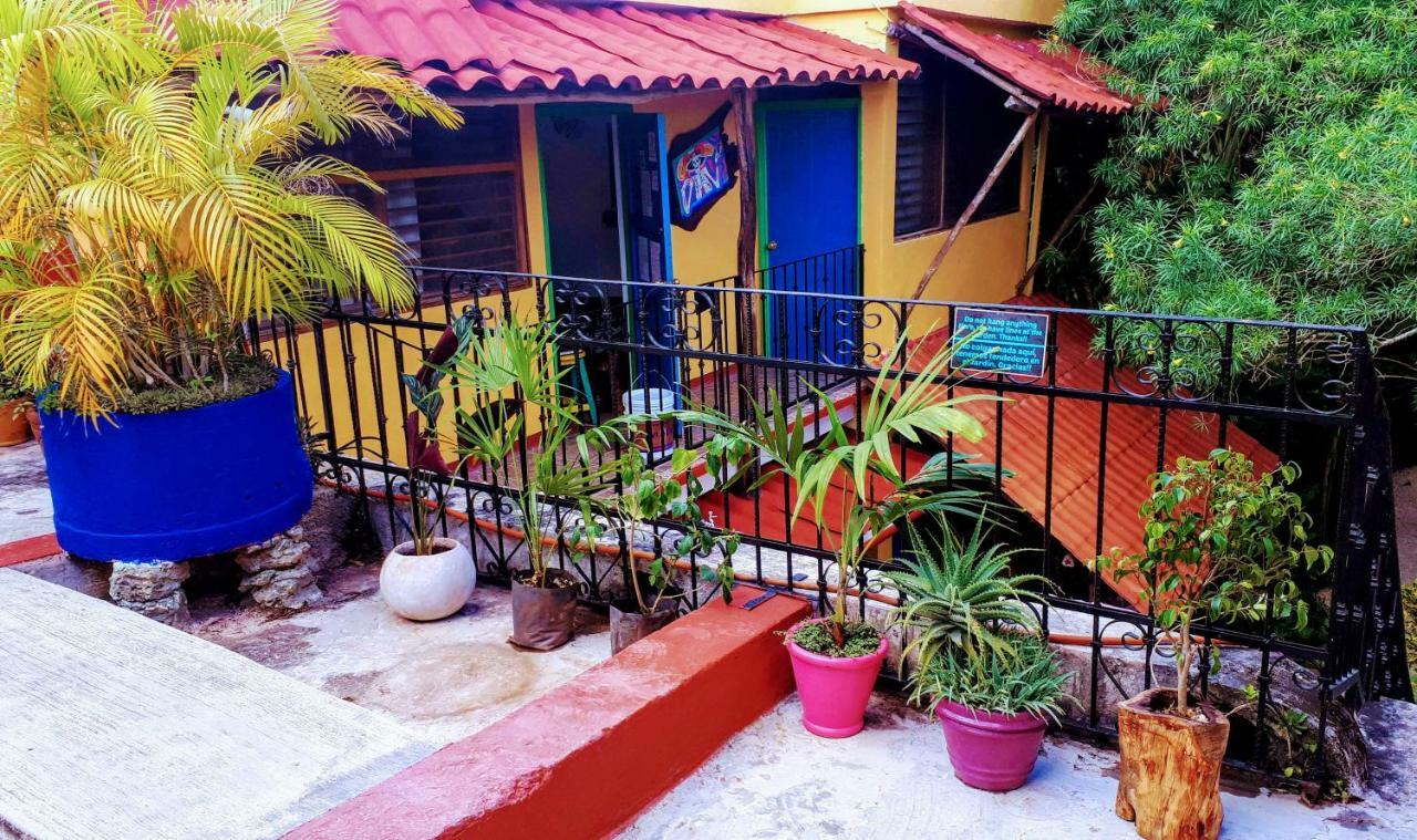 Hostel Candelaria Valladolid  Extérieur photo